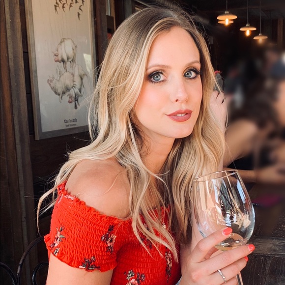 Meet your Posher, Caitlyn - Picture 1 of 1